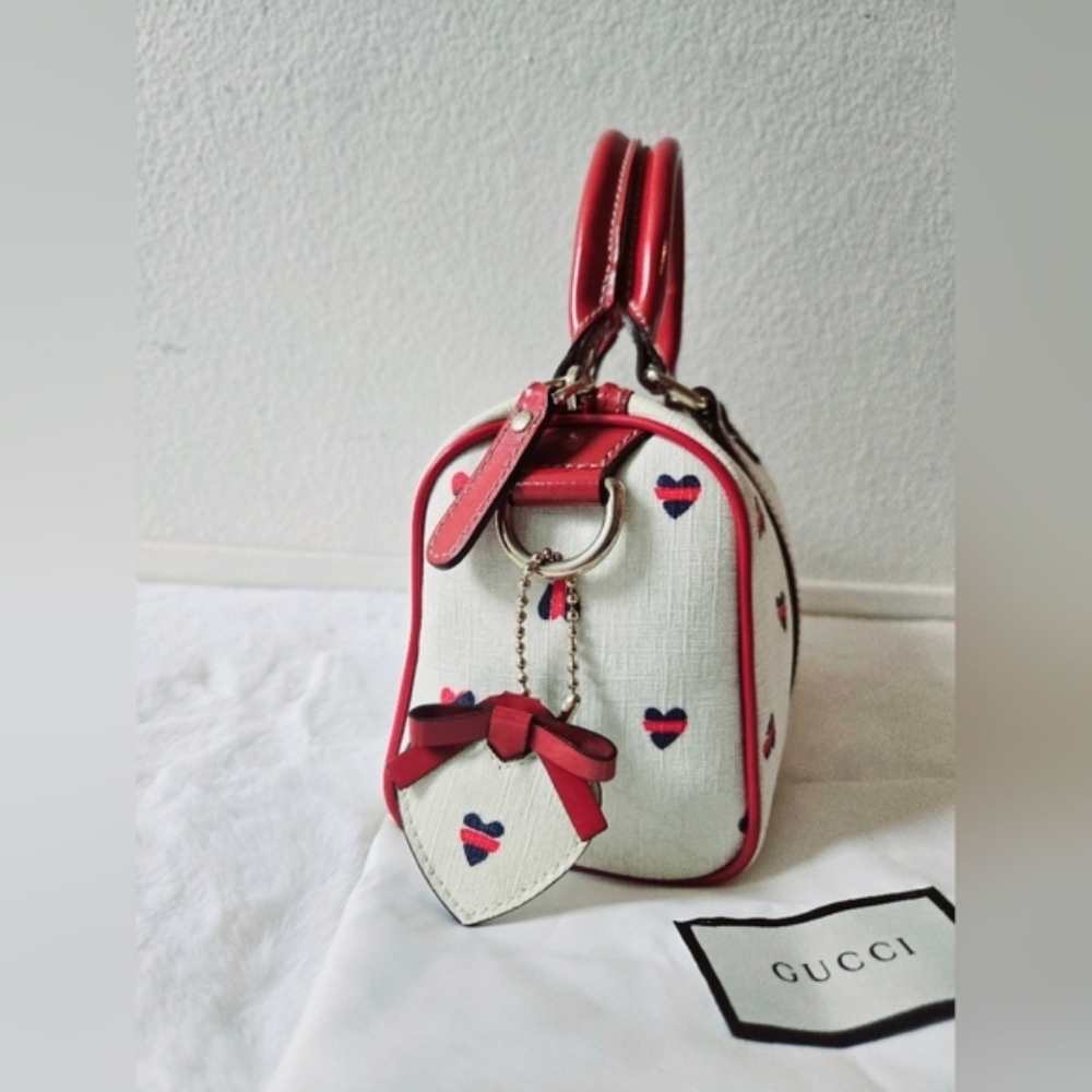 Limited Edition Gucci GG Supreme Hearts Joy Boston Bag - Picture 4 of 16